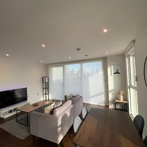  Apartment Immaculate 2bed In London- Views