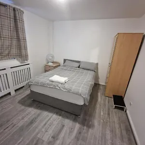  Holiday home Luxury House, 4 Bedrooms Fully Furnished